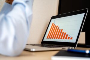 ハウスメーカー倒産予想2025｜住宅業界の現状とWEB担当者が取るべきリスク対策