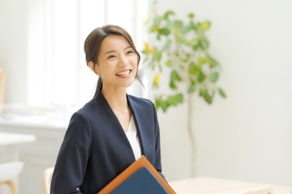 【住宅建築業界】スタッフ紹介コメントでそのまま使える例文5選｜ポイントも解説｜住宅建築WEB担当者育成協会