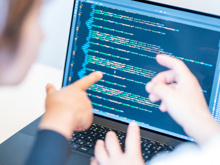 WEB担当者は社内・社外どちらがいいのか