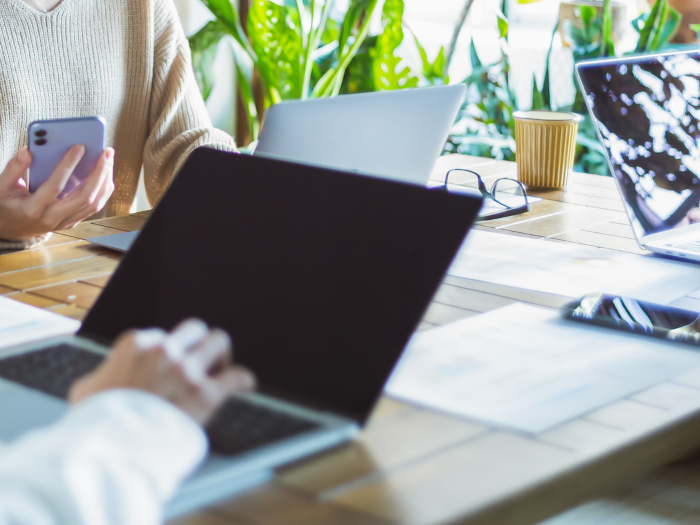 企業ホームページを運用するデメリット・注意点