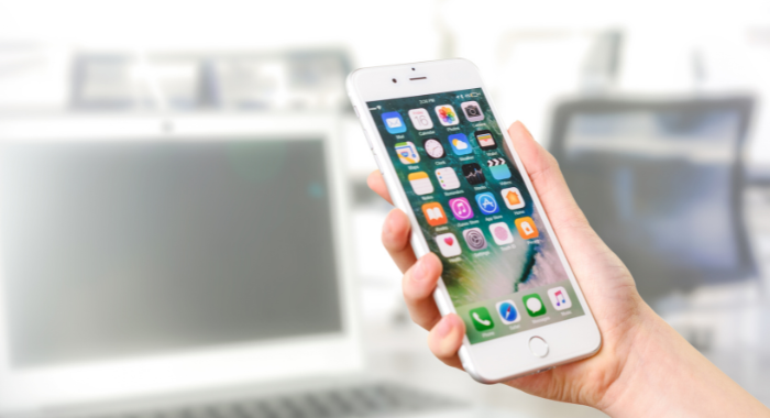 SNS企業アカウントを運用する担当者